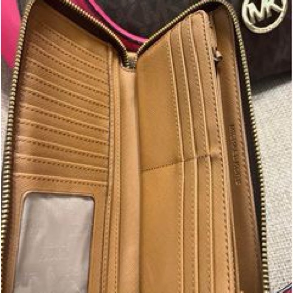 Purse and wallet big size. Like new condition - Picture 2 of 4